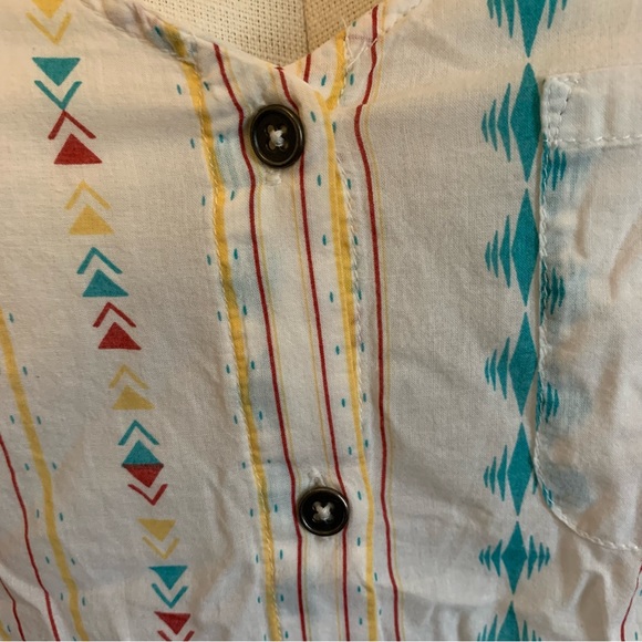 Natural Reflections Button Up Sleeveless Tank - Picture 3 of 3